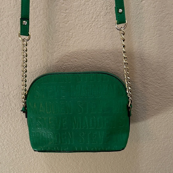 Steve Madden Green Embossed Logo Crossbody with Gold Chain - Picture 3 of 8